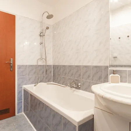Spacious At Krc Apartament